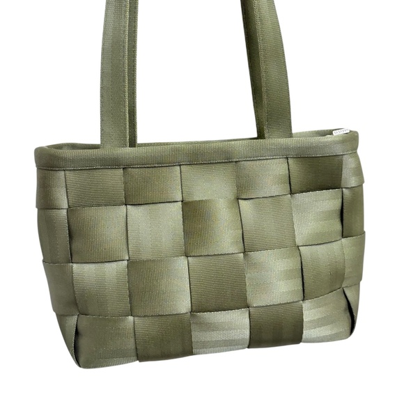 Harveys the seatbelt bag in green - Picture 1 of 8